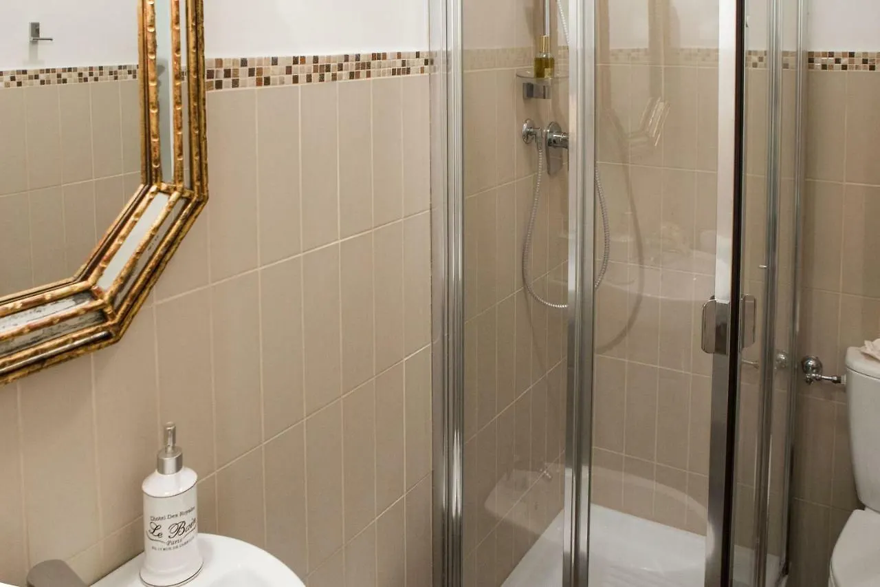 Apartamento Charming Suite Cavour Heart Of Florencia