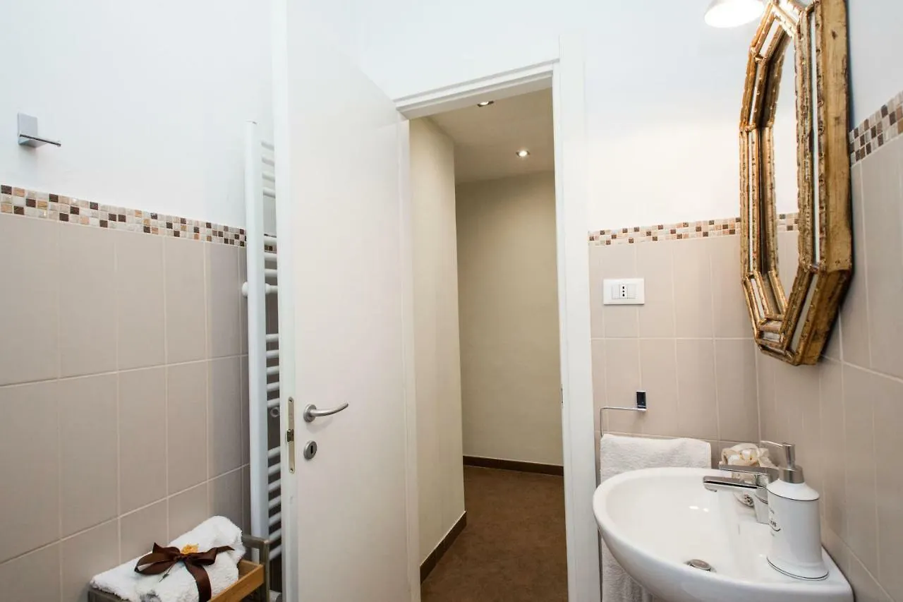 Charming Suite Cavour Heart Of Florence Apartment
